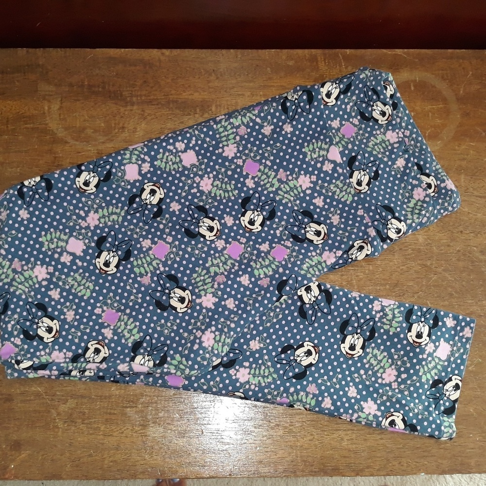 Minnie Mouse leggings
TC